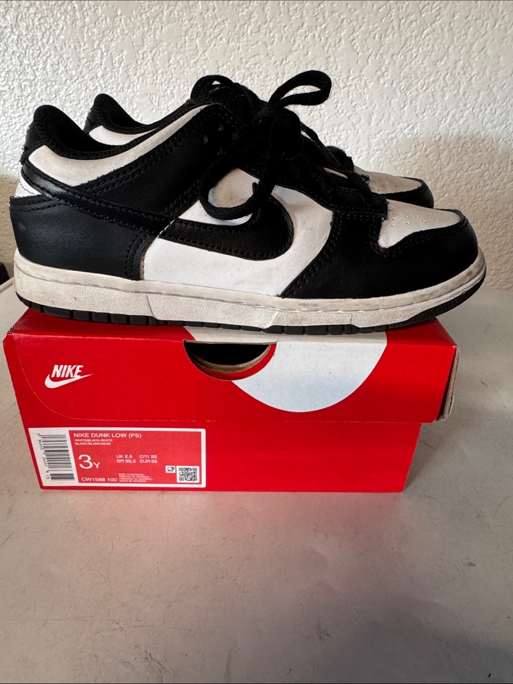 Nike Black and White Kids Low-Top Sneakers
